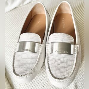 CALVIN KLIEN - LISETTE SHINY LIZARD LOAFER